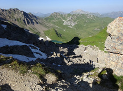 Le pied de la Pierra Menta en boucle depuis Treicol et la Br&egrave;che de Parozan