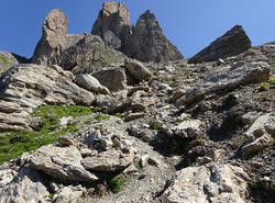 Le pied de la Pierra Menta en boucle depuis Treicol et la Br&egrave;che de Parozan