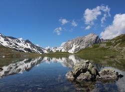 Entre lac et montagnes